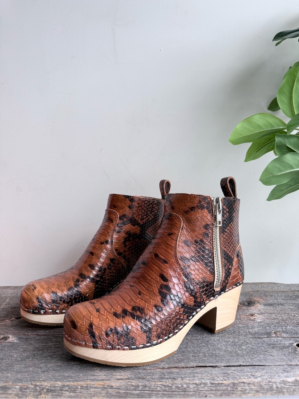 NIB Swedish Hasbeens Zip It Emy Snake-Print Leather Clog Boot, Size 40